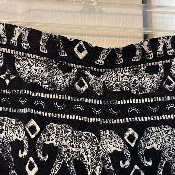 Mudd Black and White Elastic Waistband Shorts With Elephant Tribal Print Medium - Picture 7 of 14